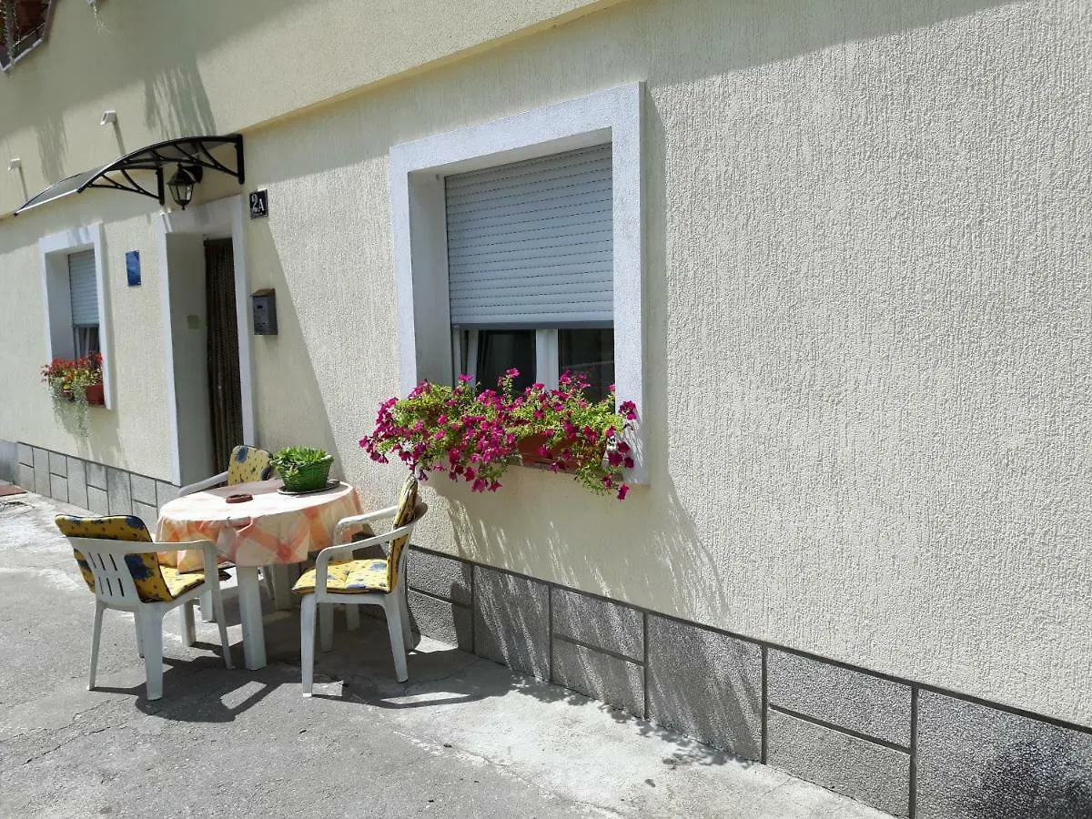 Elena Rooms Pasjak